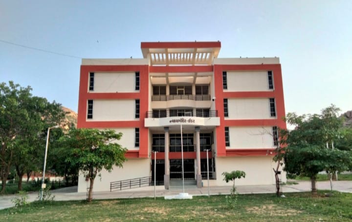 બડોલીની સગીરા સાથે દુષ્કર્મ કરનાર નરાધમને ૨૦ વર્ષની સજા. ભોગ બનનારને વિક્ટીમ કોમ્પનસેશન અન્વયે વળતર ચૂકવવા હુકમ કરાયો.