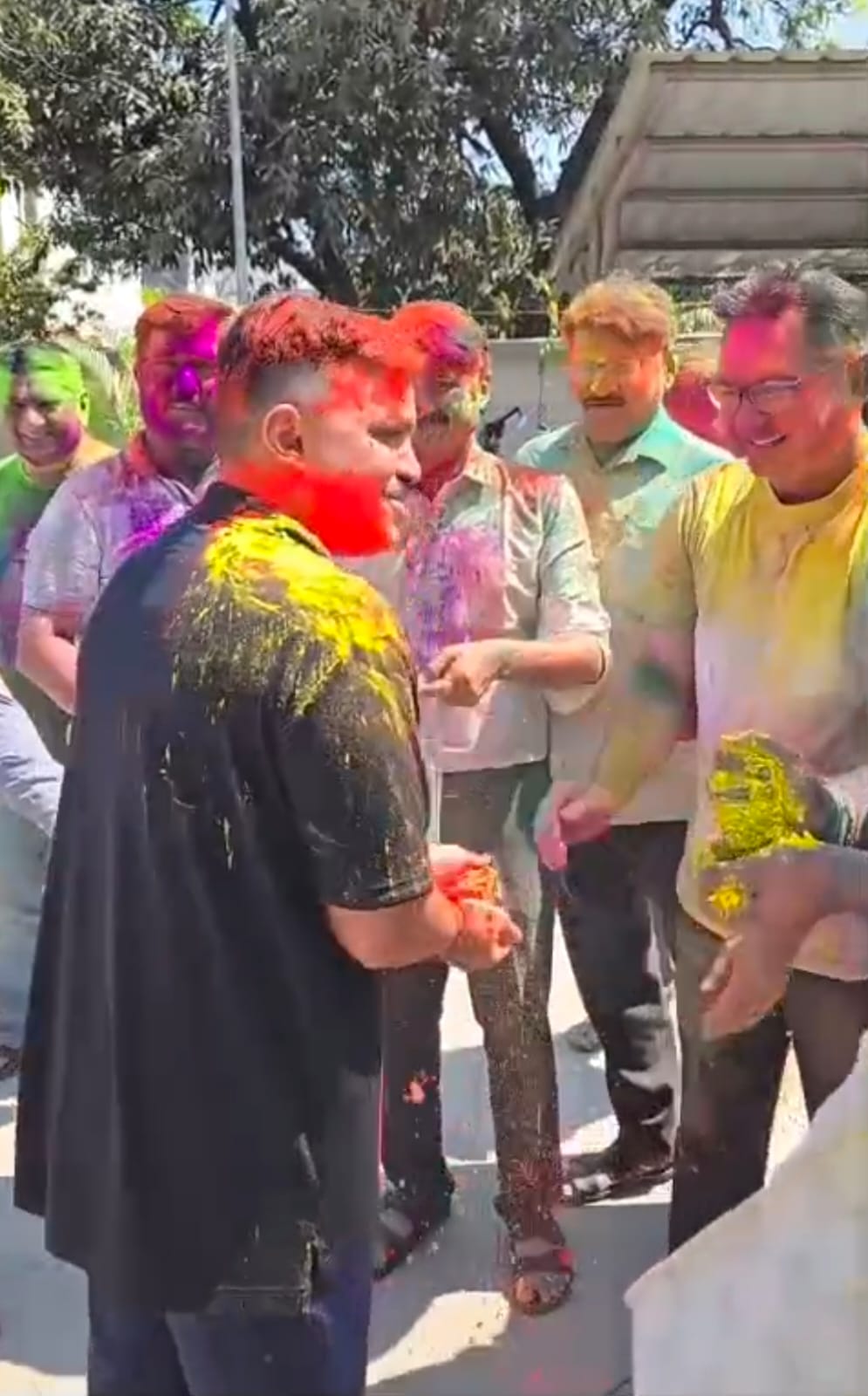 સાબરકાંઠામાં રંગોત્સવ સંપન્ન, જિલ્લાના તમામ સ્થળે લોકોએ અબીલ, ગુલાલ અને રંગોથી પર્વ ઉજવ્યું. કોઈ મોટી અનિચ્છનીય ઘટના ન બનતા તંત્રને રાહત.