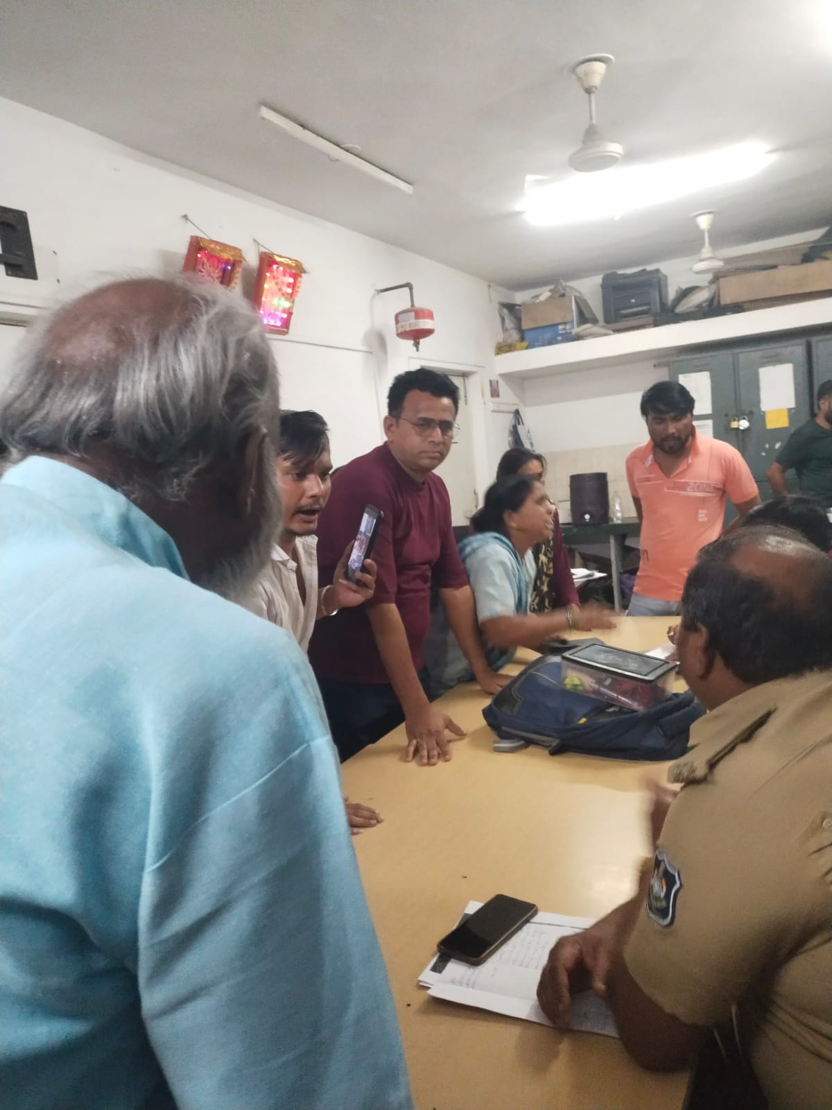 અમદાવાદ અમરાઇવાડી માં બુટલેગરો નો આતંક અબિકા નગર માં એકઝ પરીવાર ઊપર જીવ લેણ હુમલો કર્યો