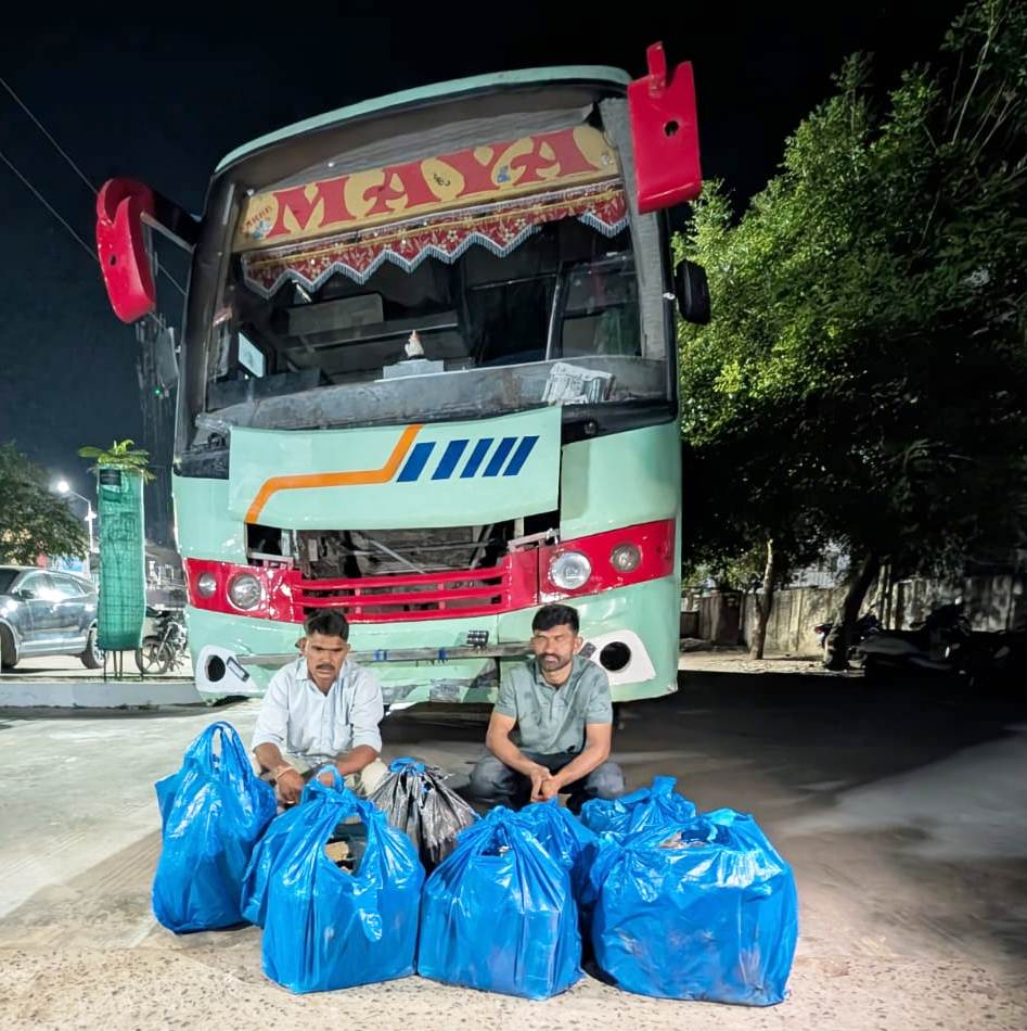 રાજસ્થાનથી હિંમતનગર આવતી ખાનગી લકઝરીમાંથી રૂ.૩.૪પ લાખનો દારૂ પકડાયો. પોલીસે બેની ધરપકડ કરી