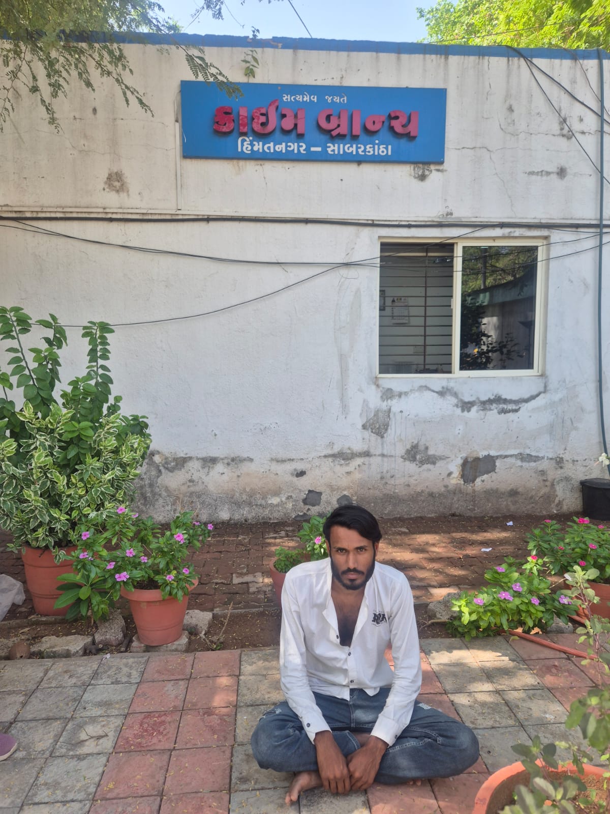 એટ્રોસીટી અને દુષ્પ્રેરણના ગુનામાં સંડોવાયેલ બેને માળીયામીયાણાથી ઝડપી લેવાયા.