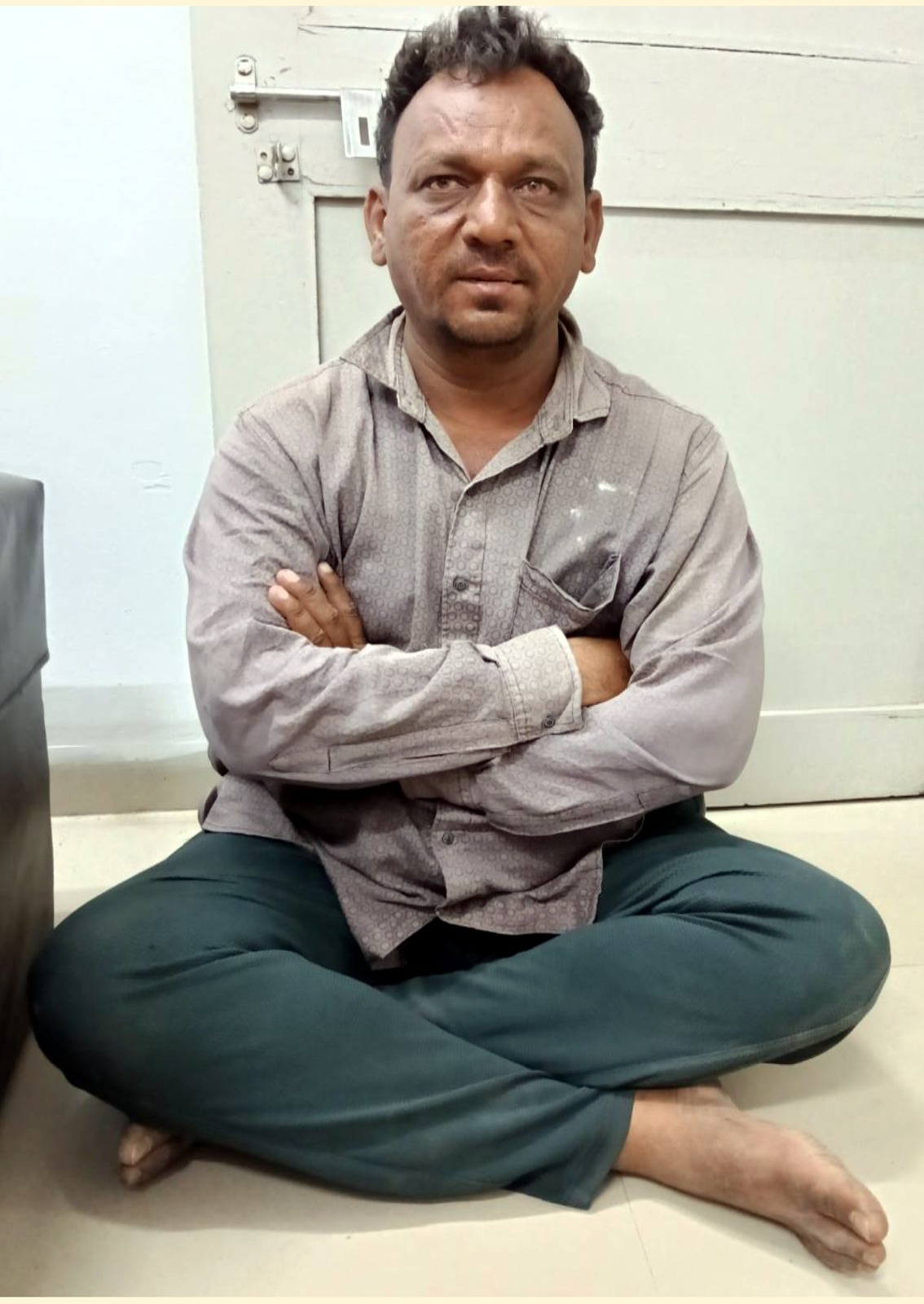 હિંમતનગર બસ સ્ટેન્ડ પાસેથી દારૂના ગુનામાં નાસતો ફરતો શખ્સ પકડાયો.