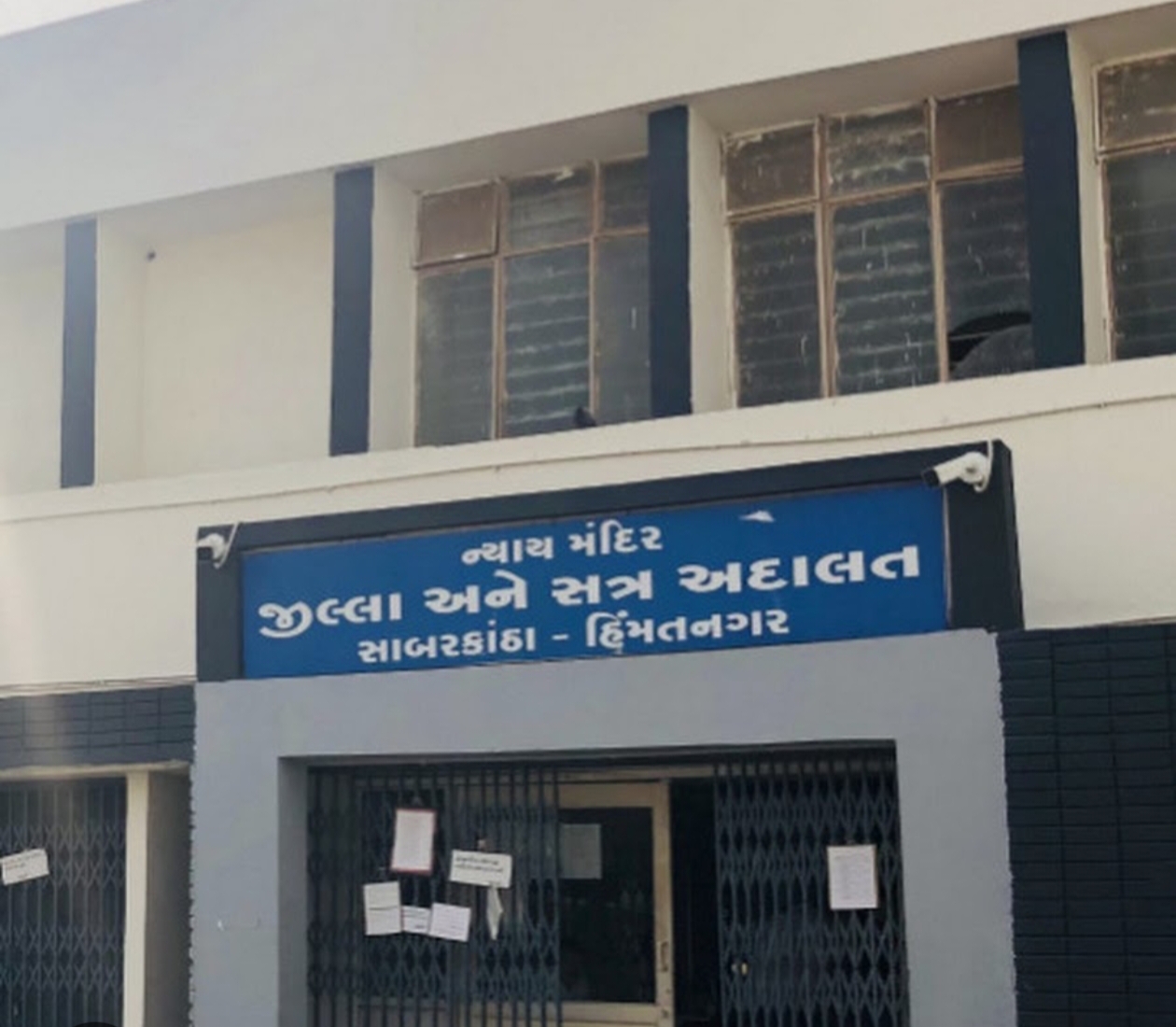 માધવ ગઢના ૧૪ ખેડૂતો દ્વારા જમીન વળતર પ્રશ્ને વિવાદ. હિંમતનગર કોર્ટનો આદેશ છતાં ૧૯ વર્ષથી વળતર માટે રાહ જોતા ખેડૂતોએ ફરી કોર્ટનો દરવાજો ખખડાવ્યો.